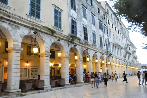 Vamos nos perder nas ruelas do centro histórico de Corfu