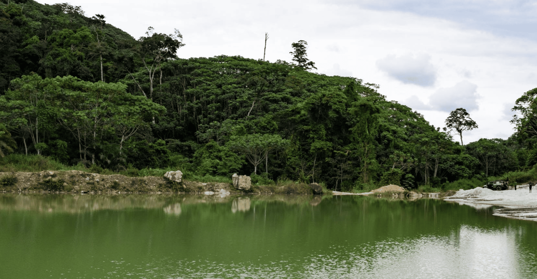 Discovery of the Ndinga-Ndinga waterfall (Mayombe forest) - Housity