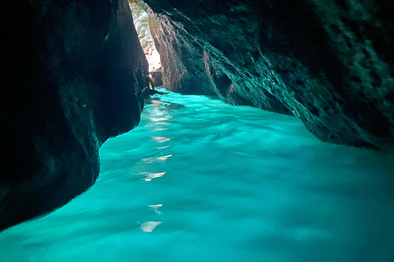 Dubrovnik: private Elaphiti Islands Boat Tour with Bar