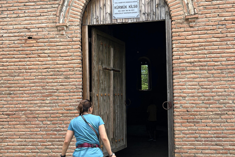Bakú: excursión de escalada al castillo de hadas de Zagatala con acampadaBakú: Excursión al castillo encantado de Zagatala con acampada