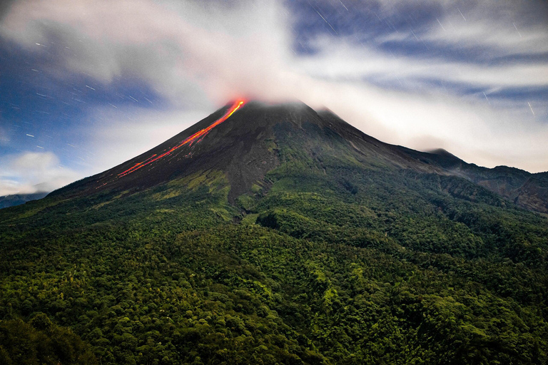Yogyakarta : Turgo Hill - Vue imprenable sur les coulées de lave du mont MerapiYogyakarta : colline de Turgo - Vue imprenable sur le volcan Merapi