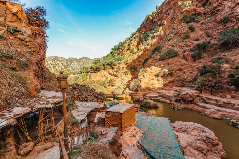 Da Marrakech: Escursione guidata alle cascate di Ouzoud e gita in barcaTour privato in francese