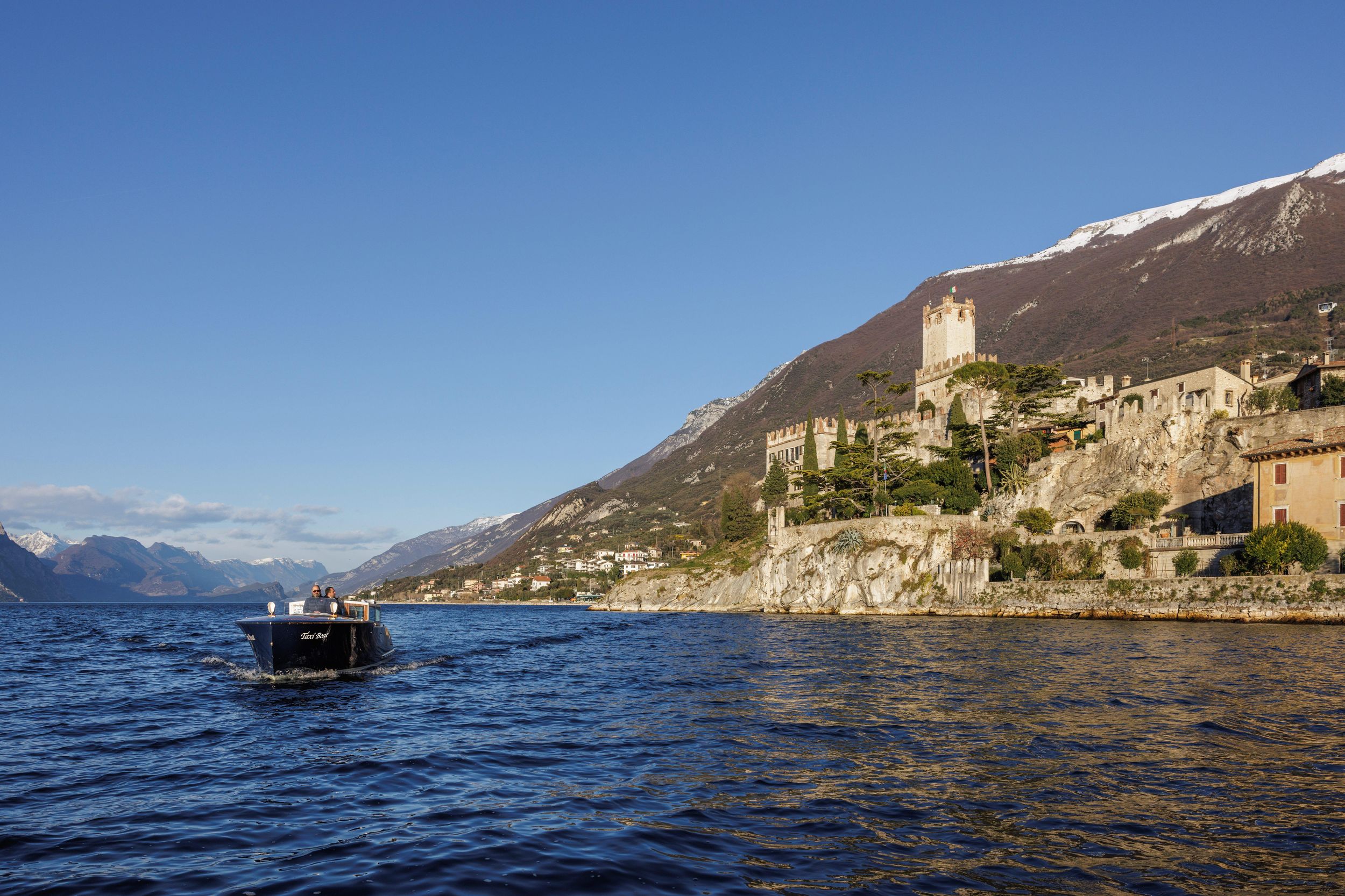 Malcesine:Bootstour auf dem nördlichen Gardasee im venezianischen Stil