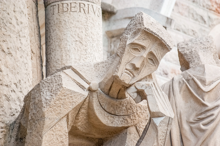 Barcelona: Sagrada Família: Passeio sem filas e ingresso de entradaExcursão em Inglês