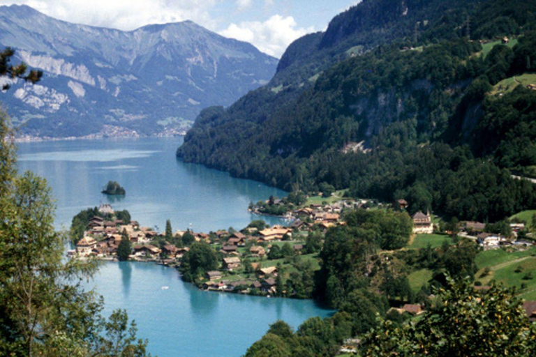 Geneva: Private Tour to Interlaken, Grindelwald & Jungfrau Geneva: Private tour to Interlaken, Grinderwald & Jungfrau