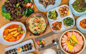 Seoul: Korean Cooking Class with Meal and Drinks