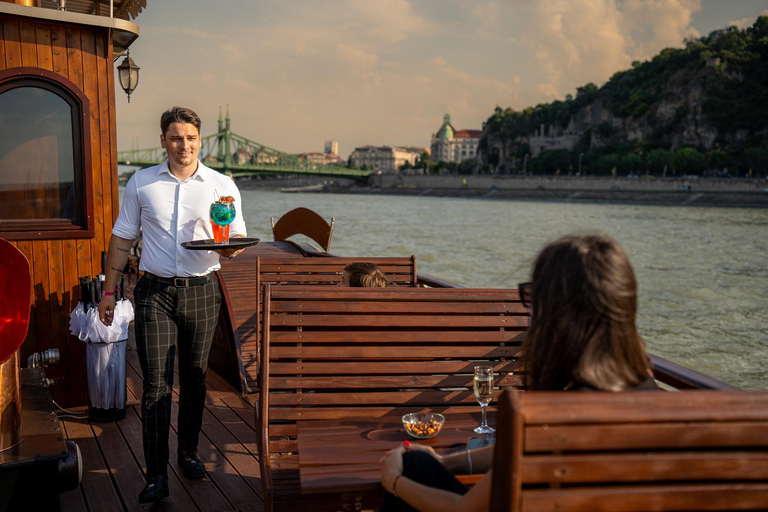 Budapest: Historic Cruise with Welcome Drink Historical Daytime Cruise with Tokaj Premium Frizzante