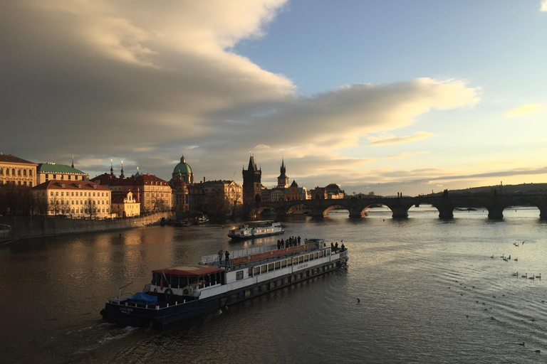 Rondleiding door de Oude en Nieuwe Stad van Praag en boottochtPrijs groepsreis