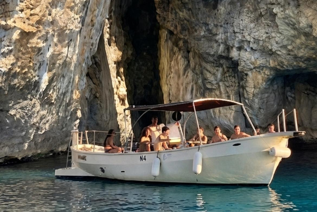 Santa Maria di Leuca: excursión a las cuevas con aperitivo