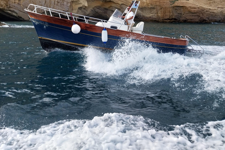 Procida : Excursion en bateau privé avec vue sur la mer et plongée en apnéeProcida Vue sur la mer