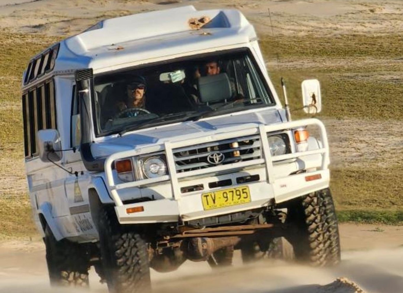 Port Stephens: Ubegrænset sandboarding med 4WD-transport til klitterne