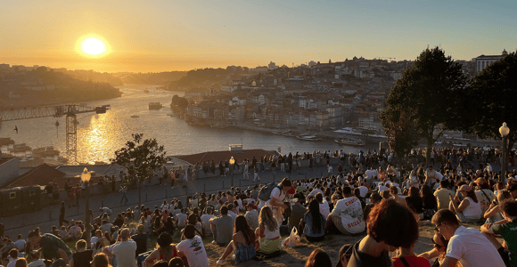 Porto: Guided Dutch and English Walking Highlight Tour