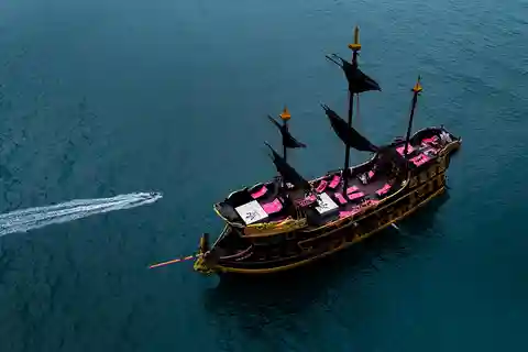 Pattaya : Excursion à l'île de Koh Larn avec plongée en apnée et soirée à bord d'un voilier