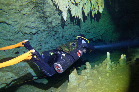 PUNTA CANA: BUCEO EN CAVERNAS O CENOTES