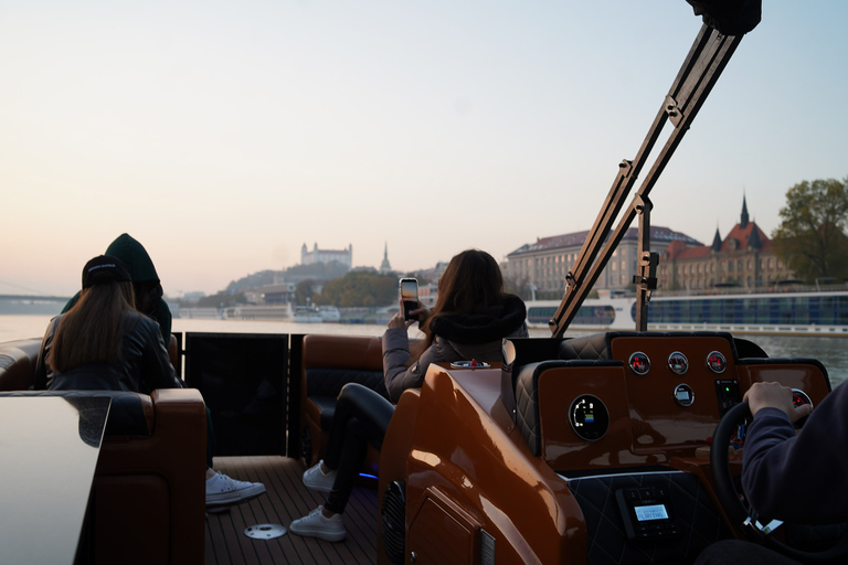 Bratislava: Private Danube River Cruise with Drinks