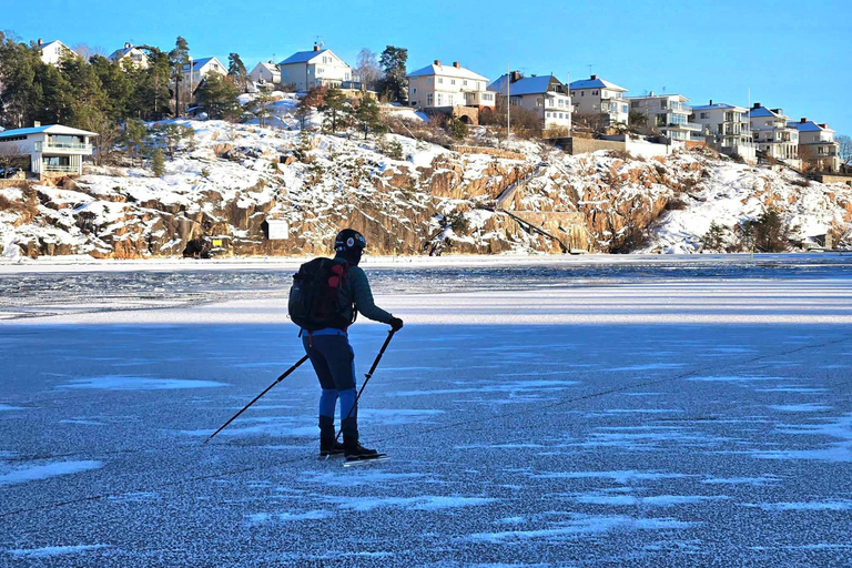 Stoccolma: Pattinaggio nordico per principianti su un lago ghiacciatoStoccolma: pattinaggio nordico su ghiaccio per principianti su un lago ghiacciato