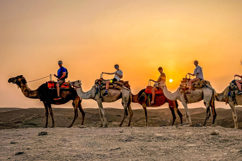Marrakesz: Agafay Quad Tour z przejażdżką na wielbłądzie, kolacją i pokazemMarrakesz: Agafay Desert Quad Bike, Przejażdżka na wielbłądzie i Dinner Show