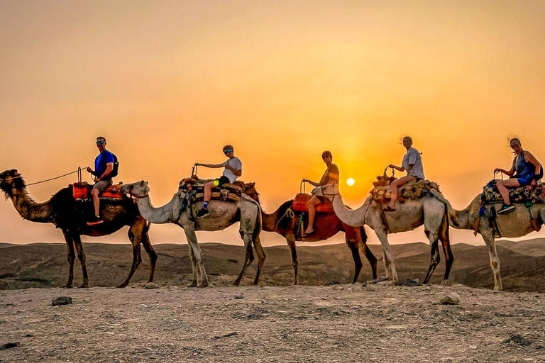 Marrakesz: Agafay Quad Tour z przejażdżką na wielbłądzie, kolacją i pokazemMarrakesz: Agafay Desert Quad Bike, Przejażdżka na wielbłądzie i Dinner Show