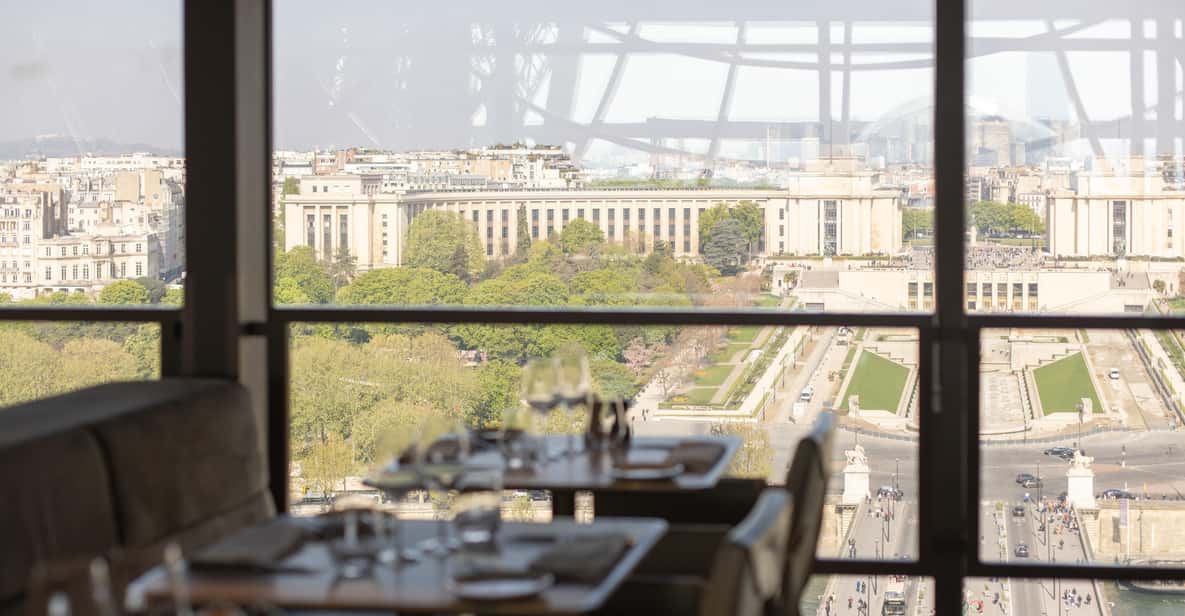 Afbeelding 26 van Parijs: Madame Brasserie in de Eiffeltoren – 3-gangenlunch om 13:30 uur