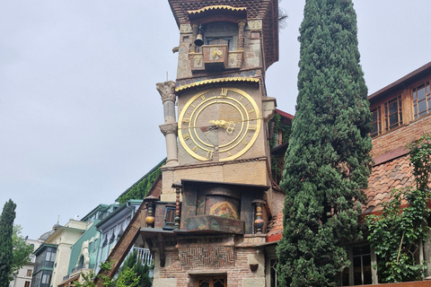 Tbilisi: tour a piedi serale della città vecchiaTbilisi: tour a piedi serale nella città vecchia