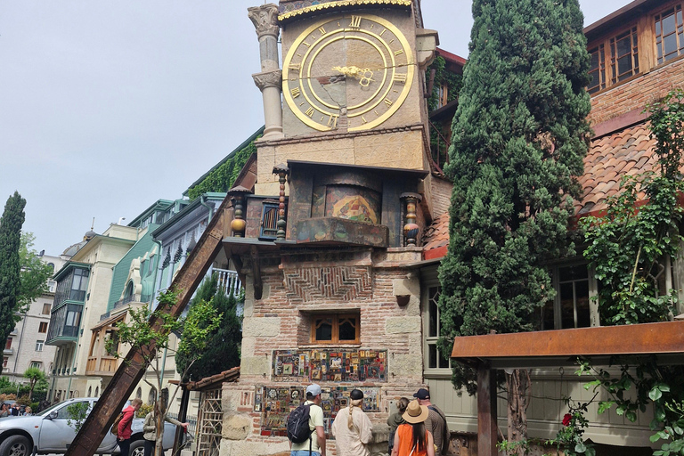 Tbilisi: tour a piedi serale della città vecchiaTbilisi: tour a piedi serale nella città vecchia