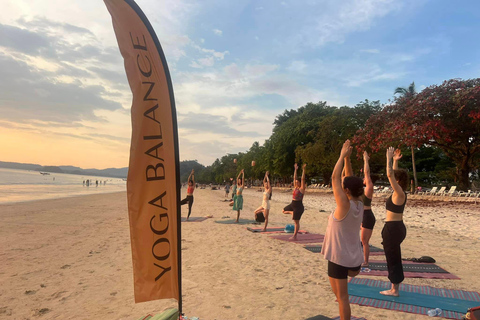 Krabi: Sunset Yoga Balance Mitmachkurs