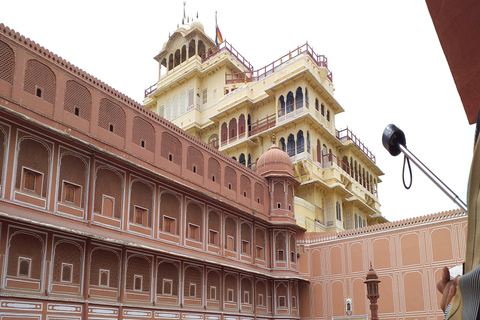 Au départ de Delhi : Circuit privé de luxe de 5 jours dans le Triangle d'OrCircuit avec hébergement dans un hôtel 4 étoiles, voiture Ac, guide touristique