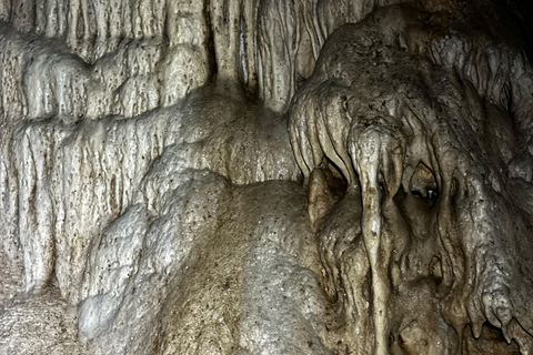 地拉那：佩特雷拉城堡与黑洞洞穴之旅（含当地午餐）