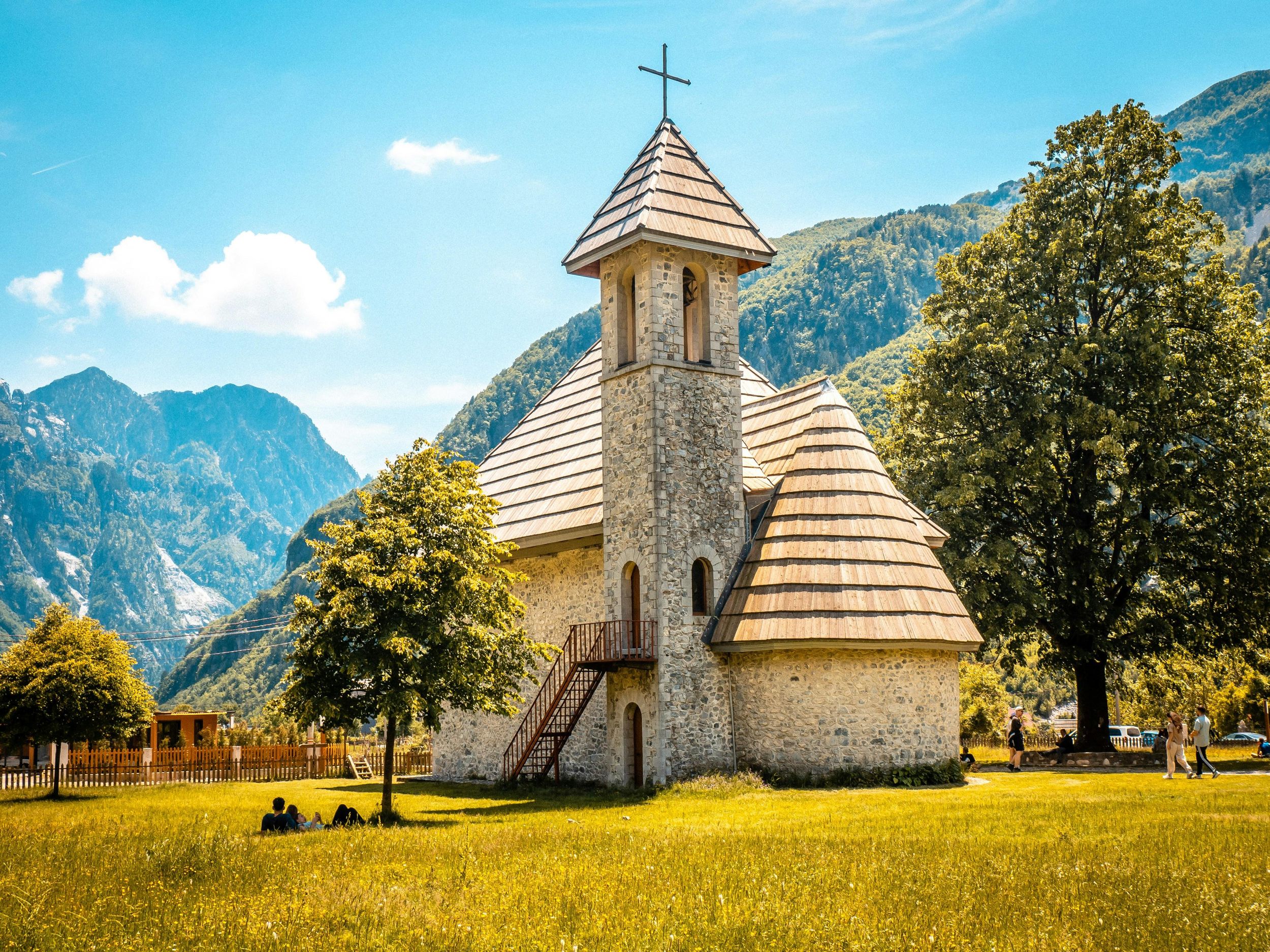 Tirana/Durrës/Shkodër: Tagestour nach Theth & Wanderung zum Blauen Auge