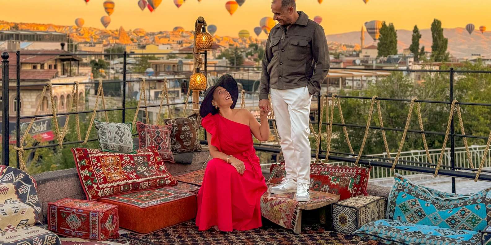 Cappadocia: Rooftop Photoshot with Hot Air Ballons