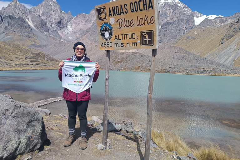 Cusco: Hike to the 7 Ausangate Lagoons Full Day VIP - Guided in Portuguese Cusco: Ausangate 7 Lagoons Full Day VIP Hike - Guided in Portuguese