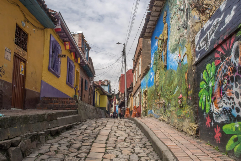 Bogota: Bilingual Guide and Translator Service 2 hours Private translator/guide