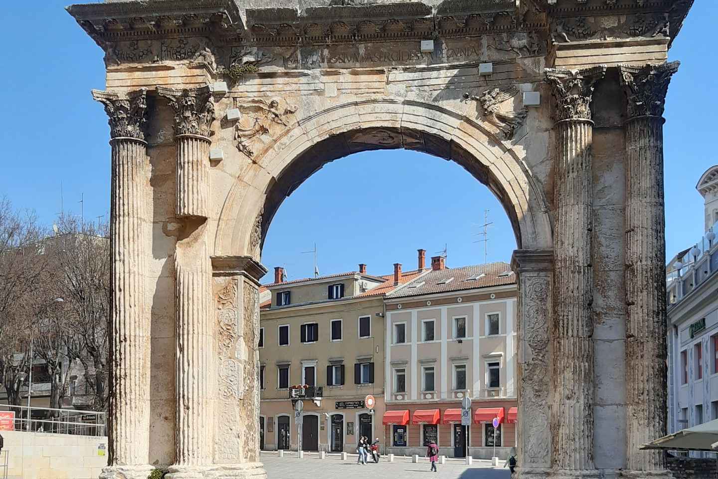 Pula: Historic Sites Private Walking Tour