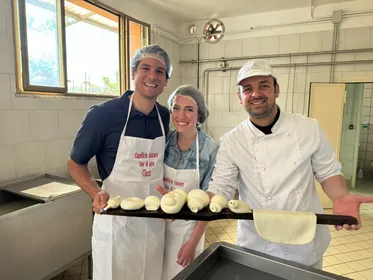 Mozzarella-Verkostung und Käseherstellung an der Sorrento-Küste