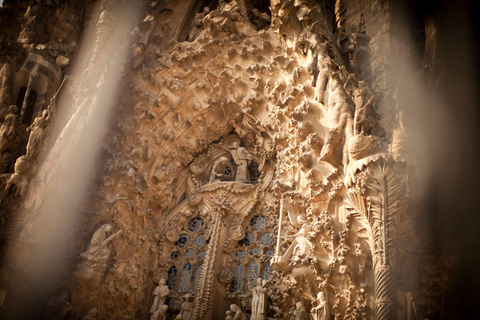 Barcelona: Family Friendly Tour of Sagrada Familia