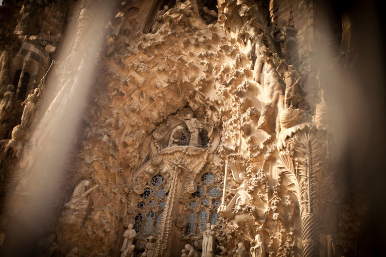 Barcelona: Family Friendly Tour of Sagrada Familia