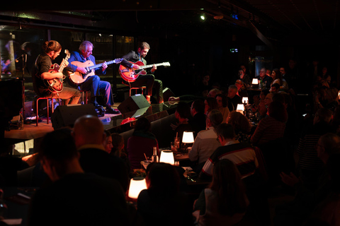Paris: Jazz Dinner Concert on the Seine facing Notre-Dame Standard Dinner Concert