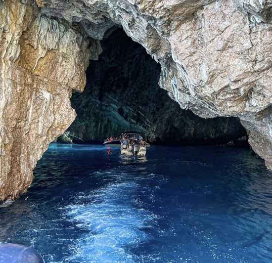 Экскурсия на катере по Голубой пещере из Котора