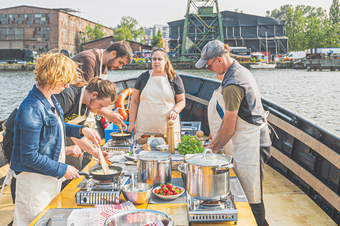 Gdańsk : croisière dans le chantier naval et le port avec dégustation de pierogiGdańsk : visite du chantier naval et du port avec dégustation de pierogi