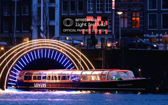 Amsterdam: Lichterfest-Kanalfahrt vom Hauptbahnhof