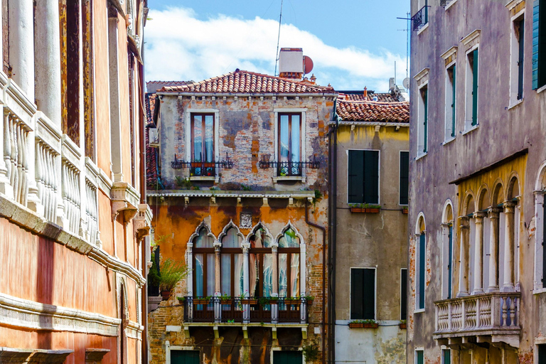 Grand Canal Private Gondola Tour with Chilled Prosecco