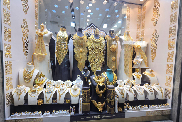 Dubai: Guided City Walking Tour to Spice and Gold Souk