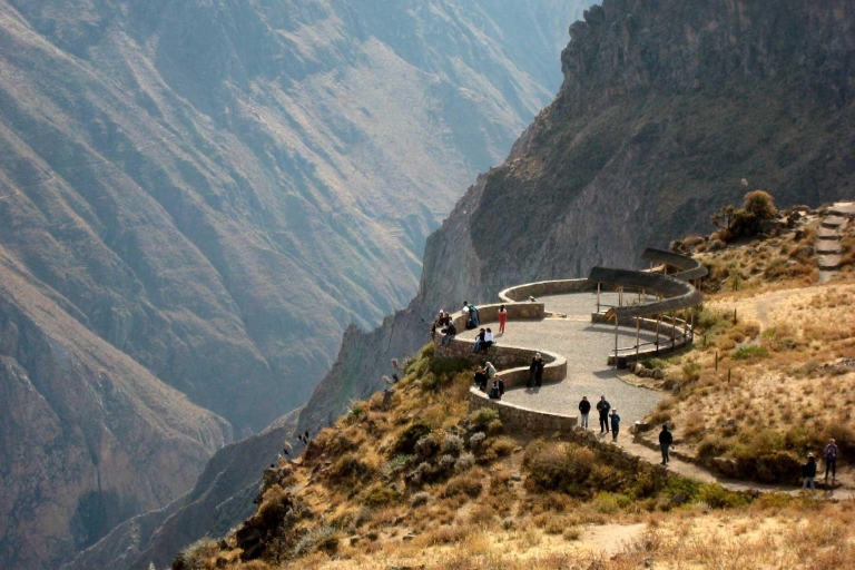 Arequipa: Excursión Cañón del Colca + Baños Termales de ChacapiArequipa: Excursión a Chivay y Cañón del Colca