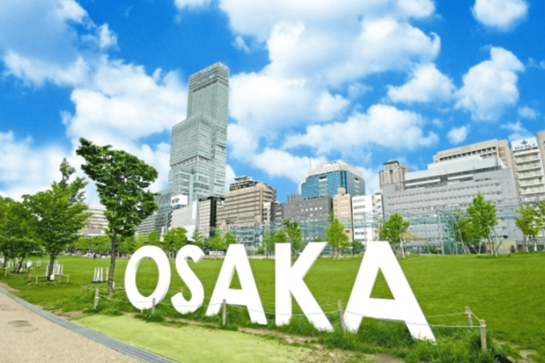 Shinsekai i Harukas: wycieczka po retro uliczkach i lokalnych przekąskachShinsekai i Harukas: wycieczka po retro ulicach i lokalnych smakołykach