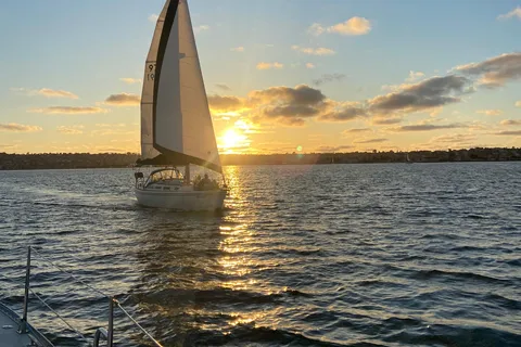 San Diego: Excursão de barco ao pôr do sol e durante o dia com bebidas
