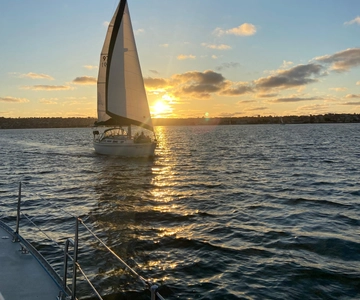 San Diego: Sunset and Day Sailing Excursion with Drinks