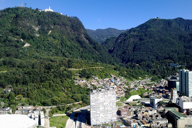 Bogotà: tour privato di un giorno alla collina di Monserrate e alla piantagione di caffèBogotà: tour privato di un giorno al Monte Monserrate e alla piantagione di caffè