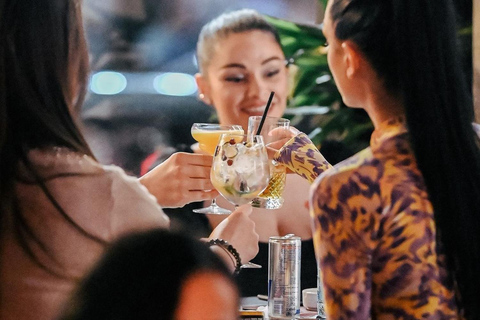 Tirana: Pubrunda med tarotkortläsning och 5 cocktails