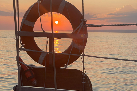 Marseille : Voilier au coucher du soleil, dîner et boissons