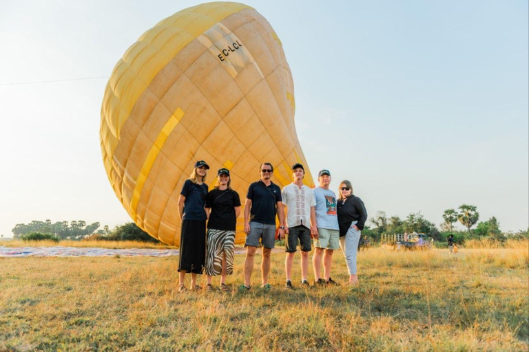 De Krong Siem Reap: Passeio de balão de ar quente em Angkor com serviço de busca